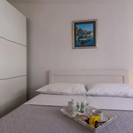 La Bodega Apartments Trogir Exterior photo