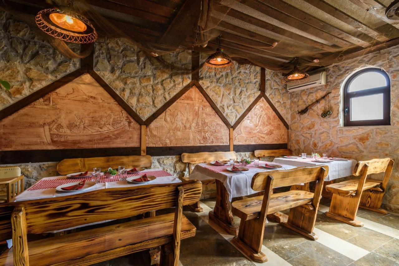 La Bodega *